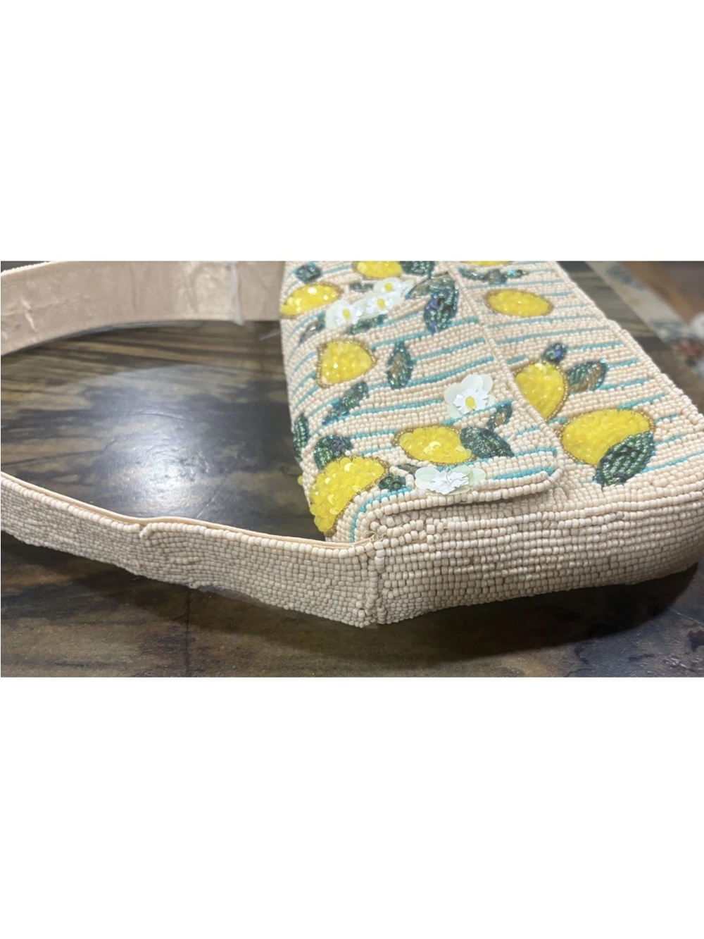TikTok viral beaded bag features a fun lemon pattern - Picture 3 of 9